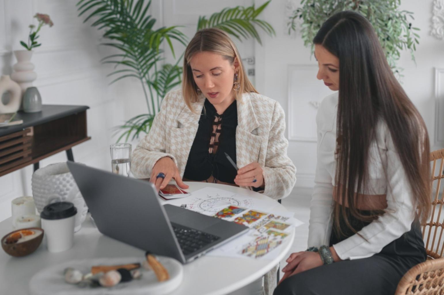 Finanzanalyst bei der Datenauswertung